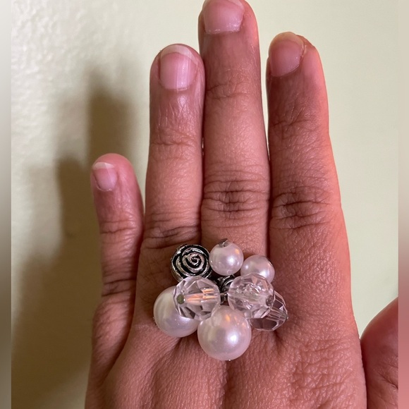 Adjustable rose, pearl and bead ring - Picture 4 of 4